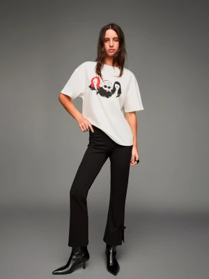 Bershka Koszulka Diabeł Ubiera Się U Prady Z Krótkim Rękawem I Nadrukiem Kobieta Biały Złamany