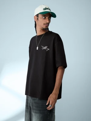 Bershka Koszulka Dresowa Z Krótkim Rękawem I Nadrukiem Mężczyzna Czarny