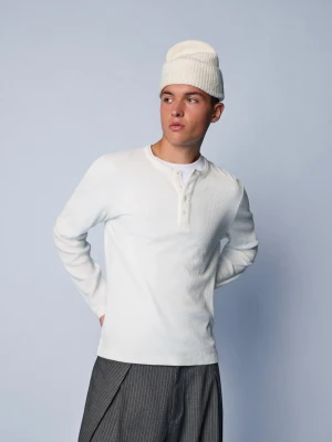 Bershka Koszulka Henley Z Długim Rękawem O Kroju Slim Mężczyzna Biały Złamany