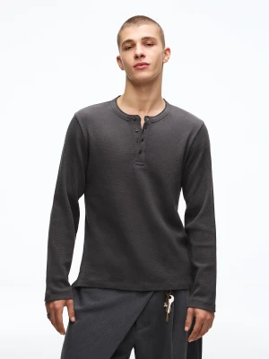 Bershka Koszulka Henley Z Długim Rękawem O Kroju Slim Mężczyzna Ciemnoszary