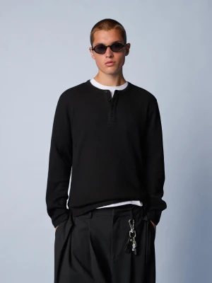 Bershka Koszulka Henley Z Długim Rękawem O Kroju Slim Mężczyzna Czarny