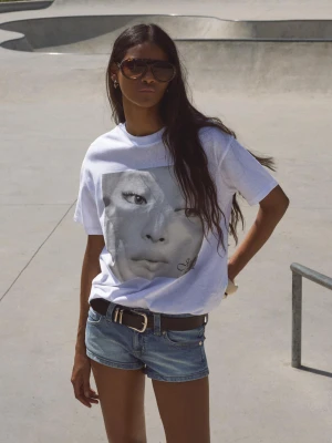 Bershka Koszulka Jennie Z Krótkim Rękawem Kobieta Biały Złamany