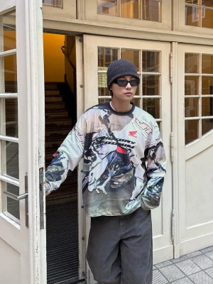 Bershka Koszulka Jt Racing Honda Z Długim Rękawem I Siateczkowym Nadrukiem Mężczyzna Wielokolorowy