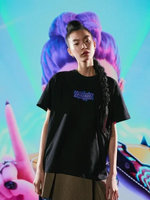 Bershka Koszulka Kpop Demon Hunters Huntr/X Z Krótkim Rękawem I Nadrukiem Kobieta Czarny