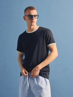Zdjęcie produktu Bershka Koszulka Muscle Fit Z Kontrastowymi Prążkami Mężczyzna Granatowy