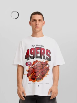 Bershka Koszulka O Pudełkowym Kroju Z Krótkim Rękawem I Nadrukiem Nfl San Francisco 49ers Mężczyzna Biały