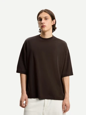 Bershka Koszulka O Pudełkowym Kroju Z Krótkim Rękawem Mężczyzna Brązowy