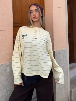 Bershka Koszulka Oversize Z Długim Rękawem I Nadrukiem Kobieta Żółty