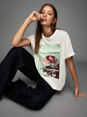 Bershka Koszulka Oversize Z Krótkim Rękawem I Nadrukiem Kobieta Biały Złamany