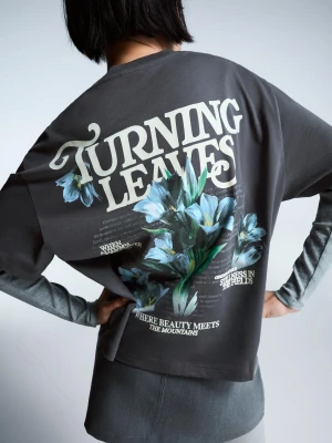 Bershka Koszulka Oversize Z Krótkim Rękawem I Nadrukiem Kobieta Ciemnoszary