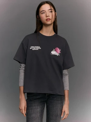 Bershka Koszulka Oversize Z Krótkim Rękawem I Nadrukiem Kobieta Ciemnoszary