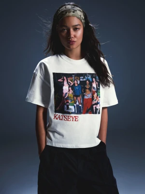 Bershka Koszulka Oversize Z Nadrukiem Katseye Kobieta Biały Złamany