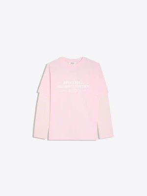 Bershka Koszulka Oversize Z Podwójnym Rękawem I Nadrukiem Kobieta Różowy