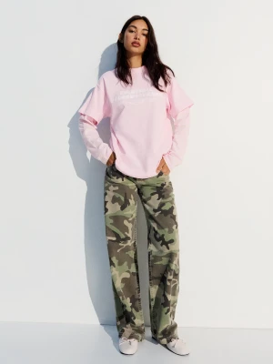 Bershka Koszulka Oversize Z Podwójnym Rękawem I Nadrukiem Kobieta Różowy