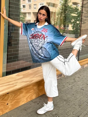 Bershka Koszulka Polo Oversize Fifa World Cup™ Japonia Kobieta Niebieski