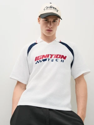 Bershka Koszulka Polo W Stylu Retro Z Nadrukiem Mężczyzna Biały