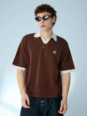 Bershka Koszulka Polo Z Krótkim Rękawem I Nadrukiem Mężczyzna Brązowy