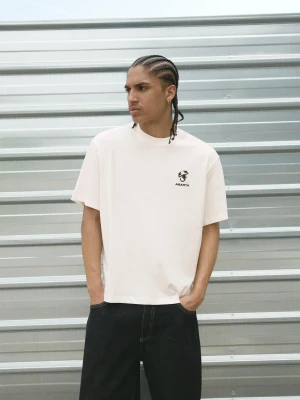 Bershka Koszulka Racing Abarth Z Krótkim Rękawem I Nadrukiem Mężczyzna Biały