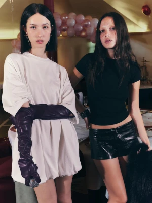 Bershka Koszulka-Sukienka Oversize Z Balonowym Krojem Kobieta Biały