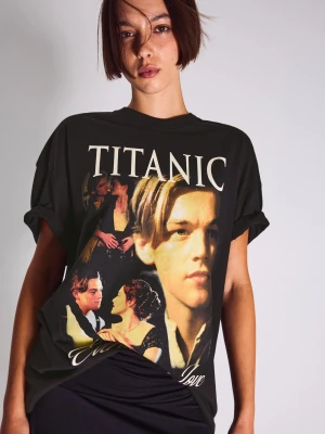 Bershka Koszulka Titanic Z Krótkim Rękawem Kobieta Czarny