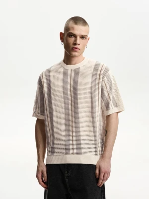 Bershka Koszulka W Paski Z Krótkim Rękawem I Fakturą Mężczyzna Piaskowy