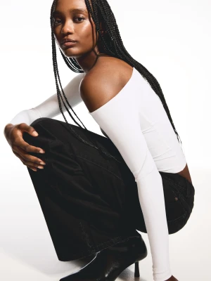 Bershka Koszulka Z Długim Rękawem I Asymetrycznym Dekoltem Kobieta Biały Złamany