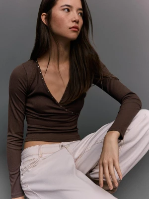 Bershka Koszulka Z Długim Rękawem I Ćwiekami Kobieta Brązowy