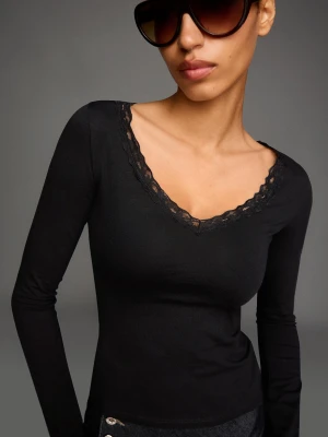 Bershka Koszulka Z Długim Rękawem I Koronką Kobieta Czarny