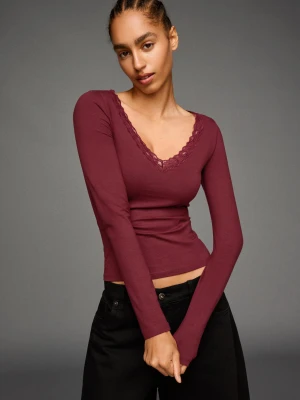Zdjęcie produktu Bershka Koszulka Z Długim Rękawem Z Koronką Kobieta Bordowy