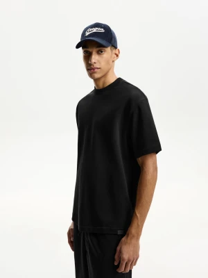 Bershka Koszulka Z Dzianiny Dresowej Z Krótkim Rękawem Mężczyzna Czarny