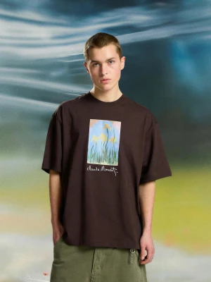 Zdjęcie produktu Bershka Koszulka Z Krótkim Rękawem Claude Monet Les Iris Jaunes Mężczyzna Brązowy