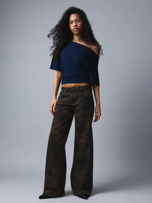 Bershka Koszulka Z Krótkim Rękawem I Asymetrycznym Nadrukiem Kobieta Granatowy