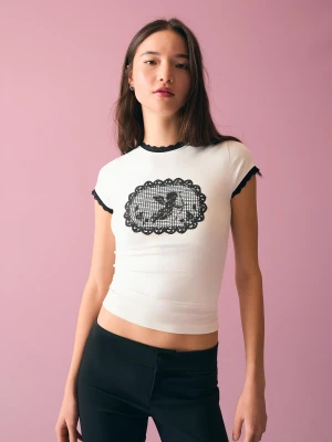 Zdjęcie produktu Bershka Koszulka Z Krótkim Rękawem I Koronkowym Kontrastem Kobieta Biały Złamany