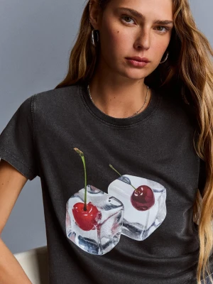 Bershka Koszulka Z Krótkim Rękawem I Nadrukiem Kobieta Ciemnoszary