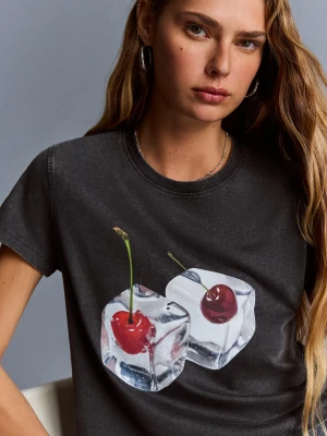 Bershka Koszulka Z Krótkim Rękawem I Nadrukiem Kobieta Ciemnoszary