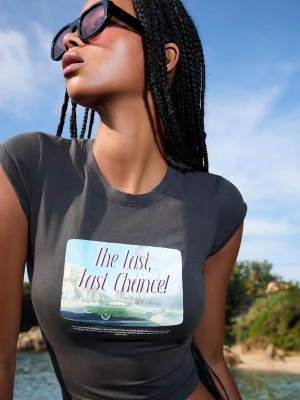 Bershka Koszulka Z Krótkim Rękawem I Nadrukiem Kobieta Czarny