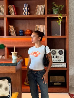 Bershka Koszulka Z Krótkim Rękawem I Nadrukiem Kobieta Kremowy