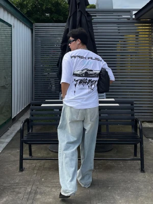 Bershka Koszulka Z Krótkim Rękawem I Nadrukiem Mężczyzna Biały