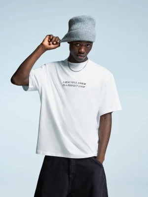 Bershka Koszulka Z Krótkim Rękawem I Nadrukiem Mężczyzna Biały