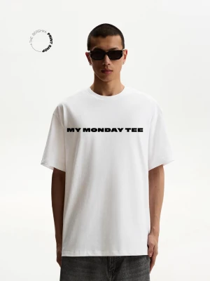 Bershka Koszulka Z Krótkim Rękawem I Nadrukiem Mężczyzna Biały