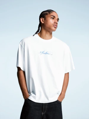 Bershka Koszulka Z Krótkim Rękawem I Nadrukiem Mężczyzna Biały