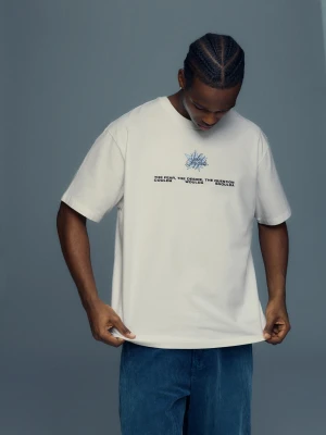 Bershka Koszulka Z Krótkim Rękawem I Nadrukiem Mężczyzna Biały Złamany