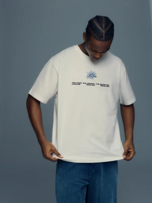 Bershka Koszulka Z Krótkim Rękawem I Nadrukiem Mężczyzna Biały Złamany