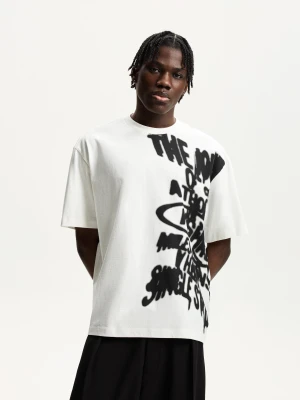 Bershka Koszulka Z Krótkim Rękawem I Nadrukiem Mężczyzna Biały Złamany