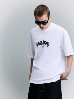 Bershka Koszulka Z Krótkim Rękawem I Nadrukiem Mężczyzna Biały Złamany