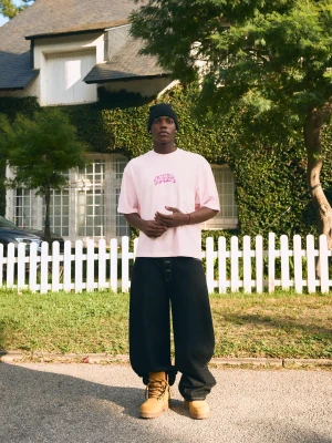 Bershka Koszulka Z Krótkim Rękawem I Nadrukiem Mężczyzna Różowy