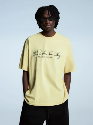 Bershka Koszulka Z Krótkim Rękawem I Nadrukiem Mężczyzna Żółty
