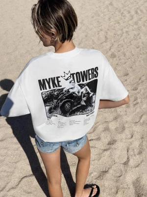 Bershka Koszulka Z Krótkim Rękawem I Nadrukiem Myke Towers Kobieta Biały Złamany