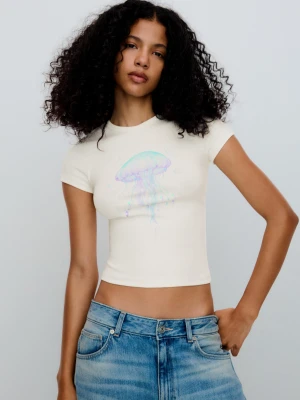 Bershka Koszulka Z Krótkim Rękawem I Nadrukiem Z Cekinami Kobieta Kremowy