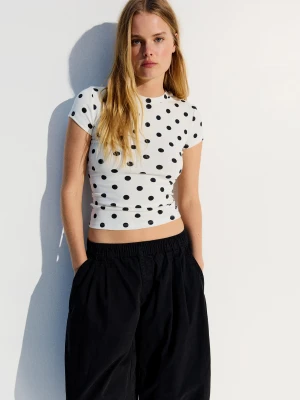Bershka Koszulka Z Krótkim Rękawem I Okrągłym Dekoltem Kobieta Biały